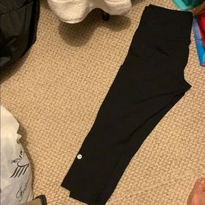Pants 6 but fits in size 4, with 2pocket on side